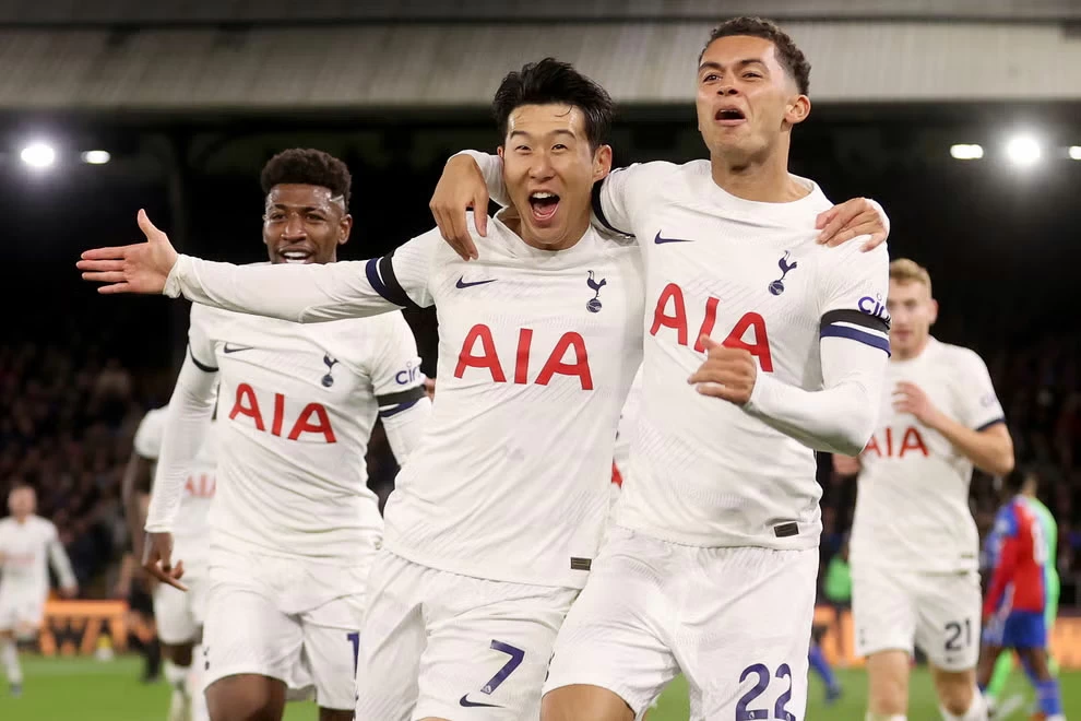 Tottenham muốn ký hợp đồng với Samuel Elling-Junior